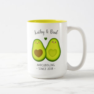 Cute Avocado Cuddle anpassad gåva till honom Två-Tonad Mugg