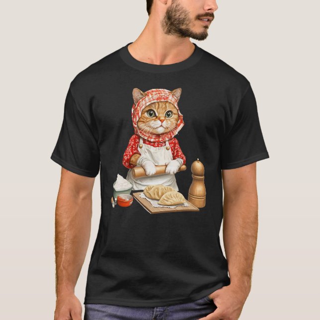 Cute Babushka Cat Making Pierogi Polish For Food L T Shirt (Framsida)