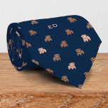 Cute Baby Bears Mönster Monogramme Slips<br><div class="desc">Cute baby bär mönster på mörk blått bakgrundskonstruktionshalsen som binder till ett monogram. Du kan enkelt anpassa monogrammet eller välja färg efter eget val med hjälp av designen verktyg.</div>