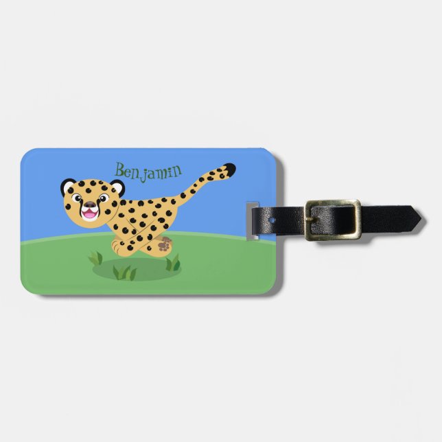 Cute baby cheetah som kör tecknad illustration bagagebricka (Horisontell Framsida)