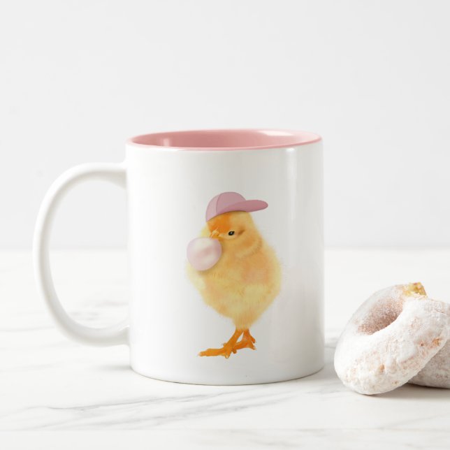 Cute Baby Chick med butubblegum Två-Tonad Mugg (Med munk)