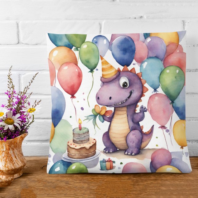 Cute Baby Dinosaur Birthday Kudde (Skapare uppladdad)