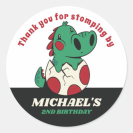 Cute Baby Dinosaur i Egg Barns födelsedag Party Runt Klistermärke