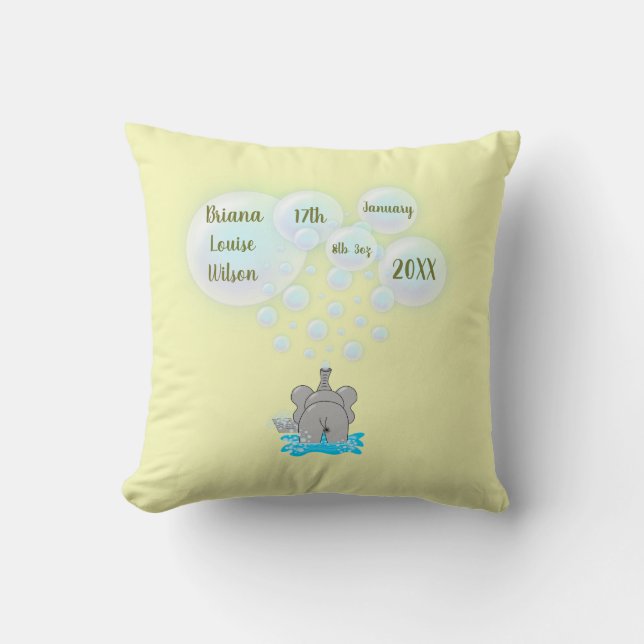Cute Baby Elephant Blowing Bubbles Monogrammed Kudde (Framsida)