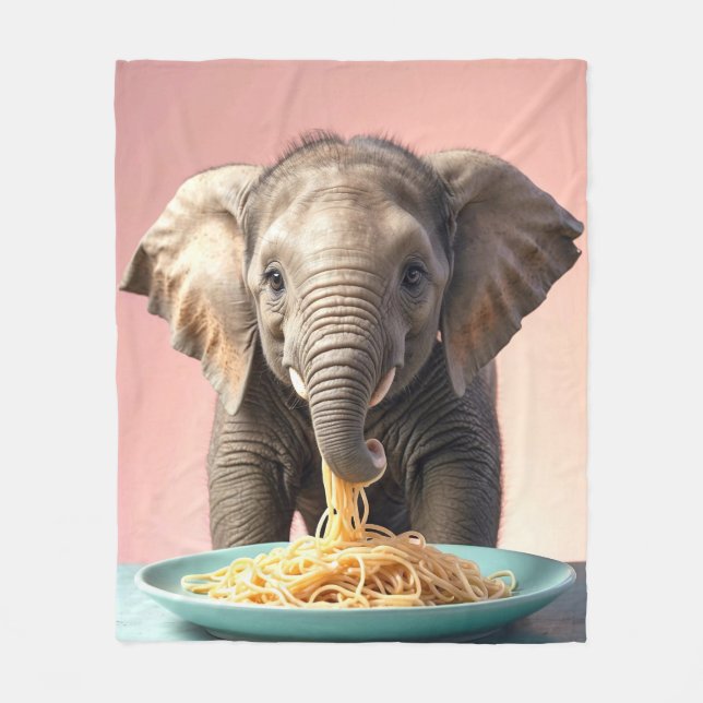 Cute Baby Elephant Eating Spaghetti Fleecefilt (Framsidan)