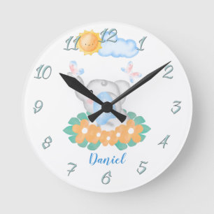 Cute Baby Elephant med orange blommor Wall Clock Rund Klocka