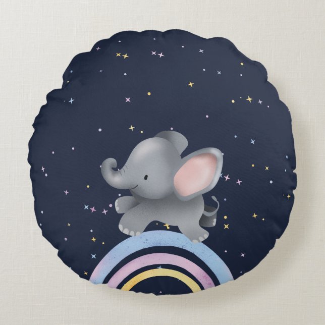 Cute Baby Elephant spelar på ett färgfullt regnbåg Rund Kudde (Framsidan)