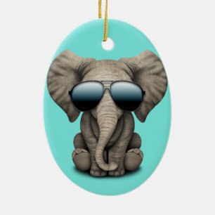 Cute Baby Elephant Wearing Sunglass Julgransprydnad Keramik