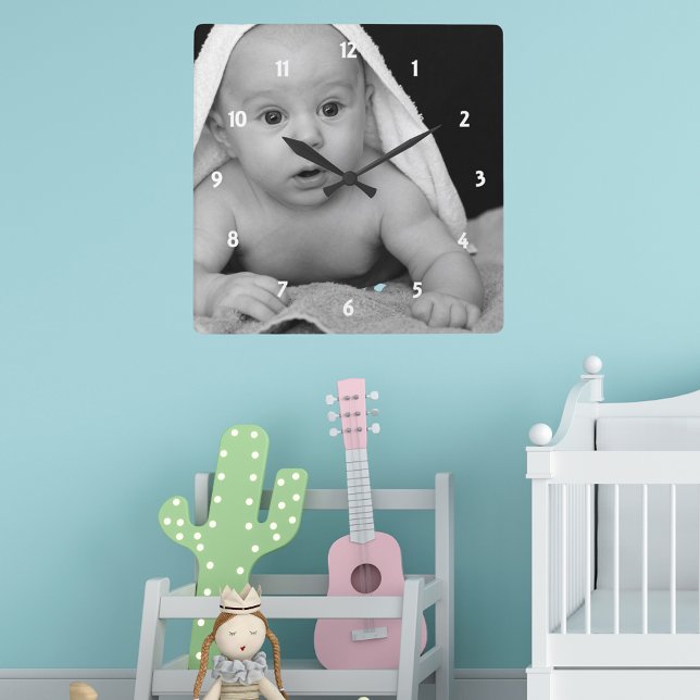 Cute Baby fotot det är väggklotet på din väg. Fyrkantig Klocka (Cute Baby Photo It Your Way Square Wall Clock)