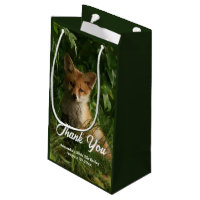 Cute Baby Fox i en Grönt Forest Tack