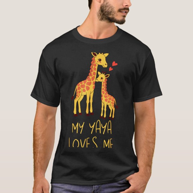 Cute Baby Giraffe And Grandma My Yaya Loves Me  T Shirt (Framsida)