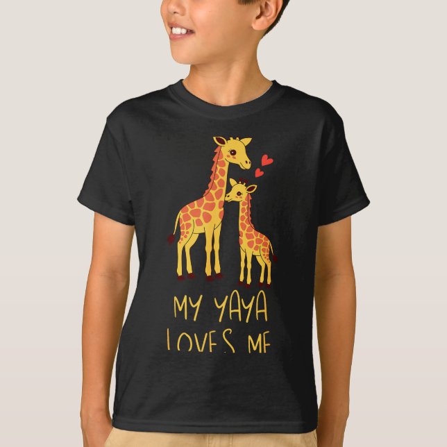 Cute Baby Giraffe And Grandma My Yaya Loves Me  T Shirt (Framsida)