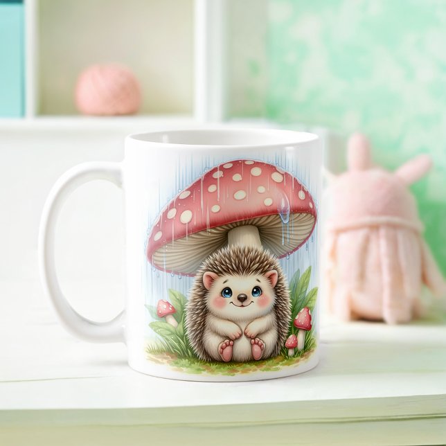 Cute Baby Hedgehog under Mushroom Umbrella Kaffemugg (Skapare uppladdad)