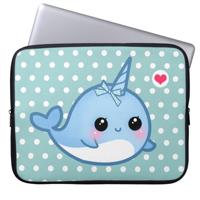 Cute baby narwhal laptop sleeve (Framsidan)