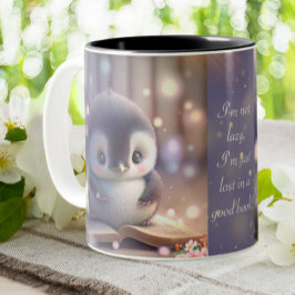 Cute Baby Penguin Reading Bok Funny Quote Anpassni Två-Tonad Mugg