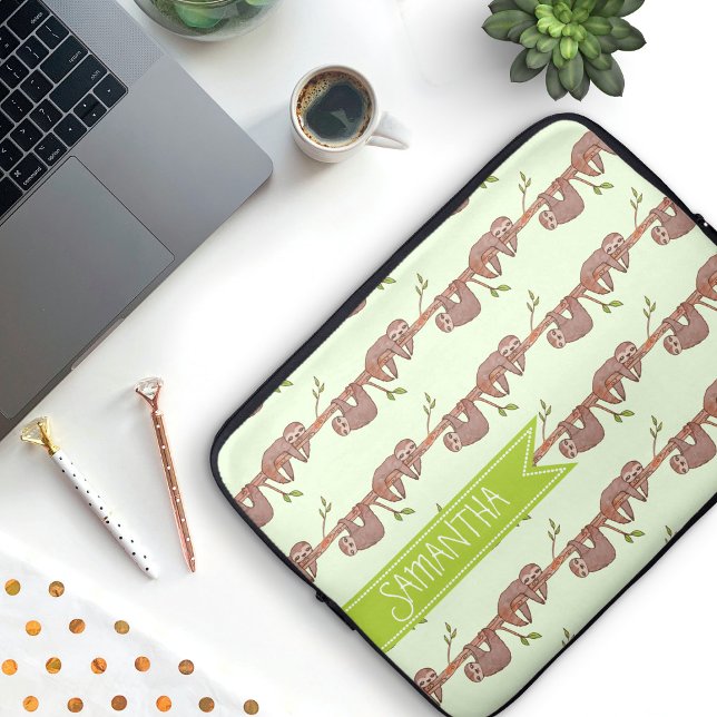 Cute Baby Sloths Hanging on Treegren Mönster Laptop Sleeve (Cute Baby Sloths Pattern Laptop Sleeve (add your own name and custom background colour))