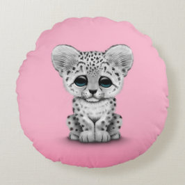 Cute Baby Snö Leopard Unge på Rosa Rund Kudde