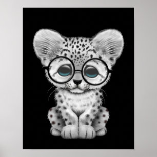 Cute Baby Snö Leopard Unge på svart Poster