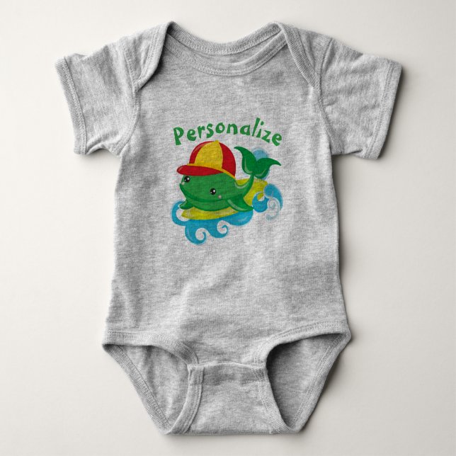 Cute Baby Whale på Surfboard Personalize T Shirt (Framsida)