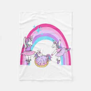 Cute Ballerina Unicorns dansar under ett regnbåge Fleecefilt