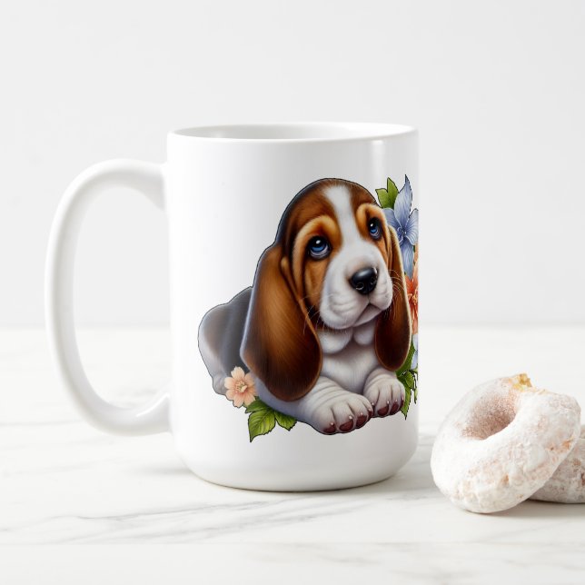 Cute Basset Hound Puppy Sitta med Flowers Kaffemugg (Med munk)