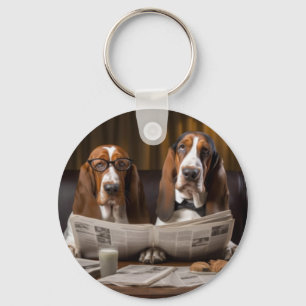 Cute basset hounds läser nyheterna nyckelring