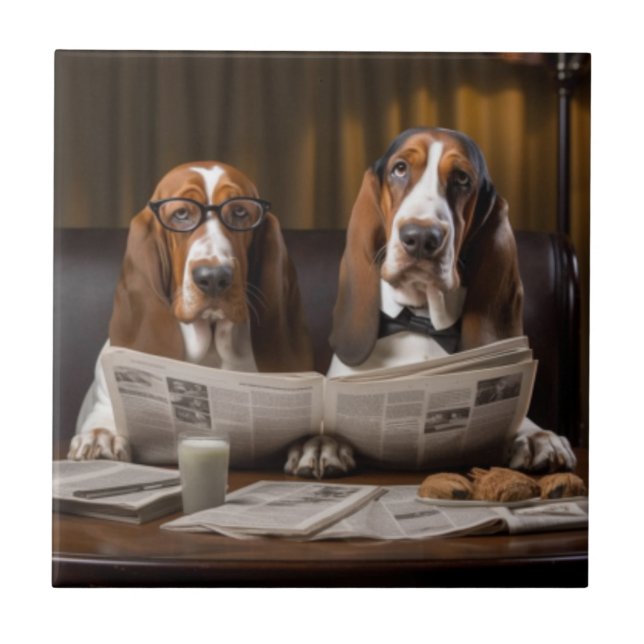 Cute basset hounds läser tidningar kakelplatta (Framsidan)
