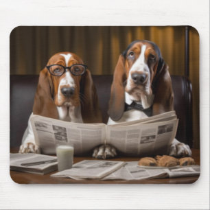 Cute basset hounds läser tidningar musmatta