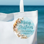Cute Beach Company - Julseskalets Anpassningsbar G Runt Klistermärke<br><div class="desc">En söt helgdag för anpassningsbar strand för ett tropiskt öföretag. Anpassa det här söt tealblått trä och årstidsfotografiklistermärket för julklappar med ditt havsbottenbolag namn eller annan professionell vid kusten.</div>