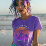 Cute Beach Resa Tropical Handflatan Träd Anpassnin T Shirt<br><div class="desc">Coola som motsvarar t-shirts för lila av familjesemester till bära på en ökryssning eller på en flickas resa. Det är vackert handflatan träd framför en strand vid söt rosa på lila T. Perfektens anpassningsbar garanterar att du kan ta med dig resa till havet under sommaren.</div>