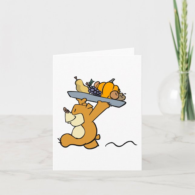 Cute Bear som bär en Festive Harvest Platter Kort (Skapare uppladdad)