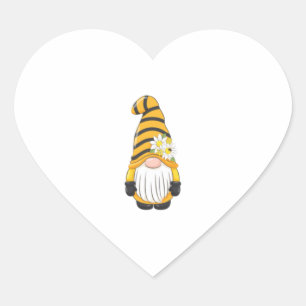 Cute Bee Gnome med blommor Hjärtformat Klistermärke