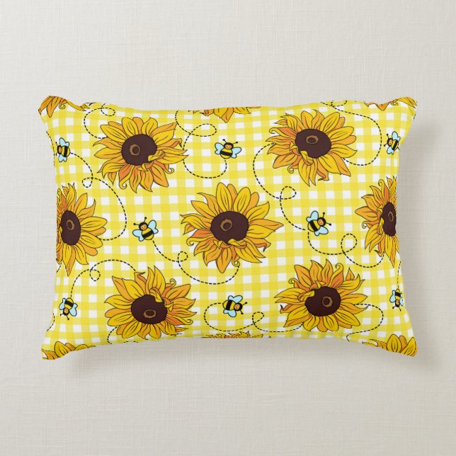 Cute bees and sunflowers on a checkered background prydnadskudde (Framsidan)