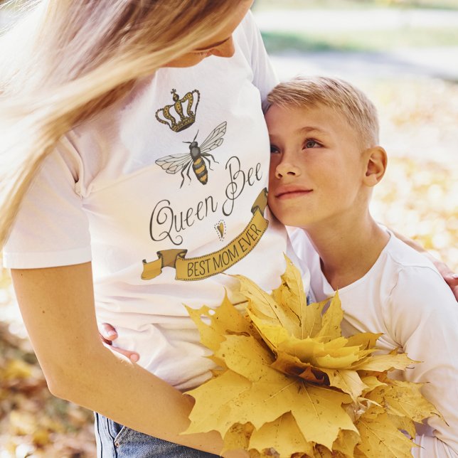 Cute Best Mamma någonsin Queen Bee, Guld Krona och T Shirt (Hand-drawn Royal Queen Bee Illustration in Black Ink. Message in Gold Scroll is Customizable.)