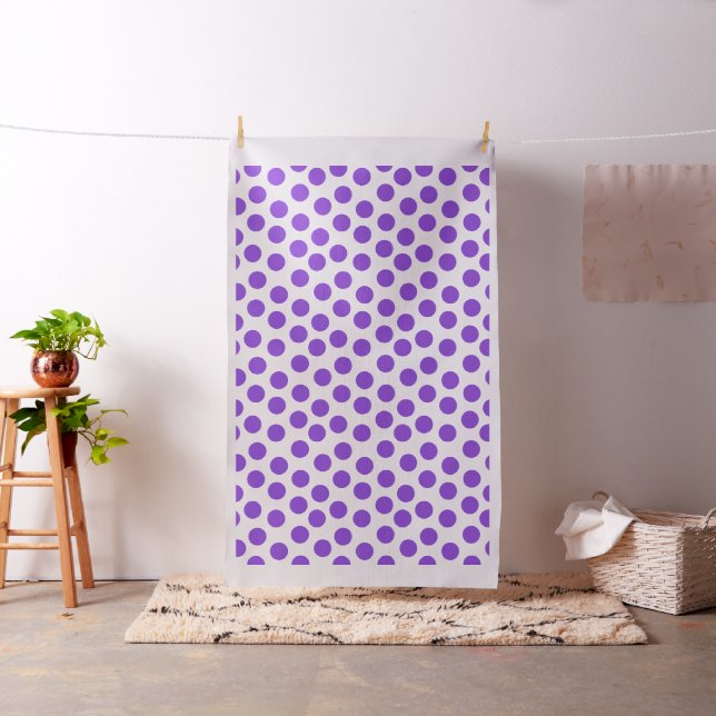 Cute Big Bright Lila Dots på White Tyg (In Situ)