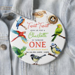 Cute Bird 1:a födelsedagen Party Knapp<br><div class="desc">Fira din lilla stora dag med den här vackra Bird 1:a födelsedagen Party-knapp! Med söt pastel färg och charmerande fågelillustrationer är den här knappen perfekt för födelsedagsbarnet, gästerna eller som en roligt-fest. En söt keepy för att minnas den speciella dagen, det är underbart för foton och tillför en trevlig beröring...</div>