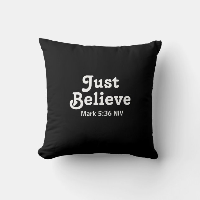 Cute Black and White Believe in Miracles Initial Kudde (Framsida)
