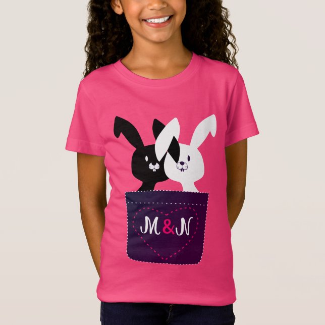 Cute Black and White Bunnies med monogram Tecknad T Shirt (Framsida)