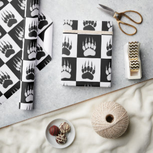 Cute Black Bear Paw Print Checkerboard Mönster Presentpapper