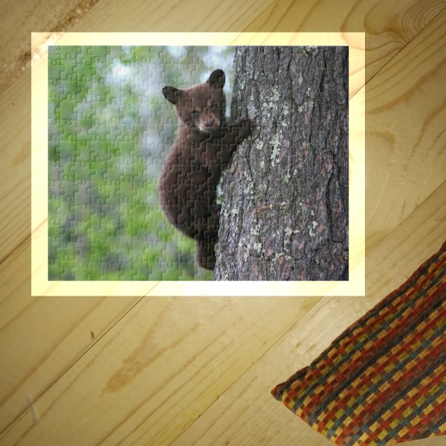 Cute Black Bear Unge som klättrar i ett Träd-pusse Pussel (Skapare uppladdad)