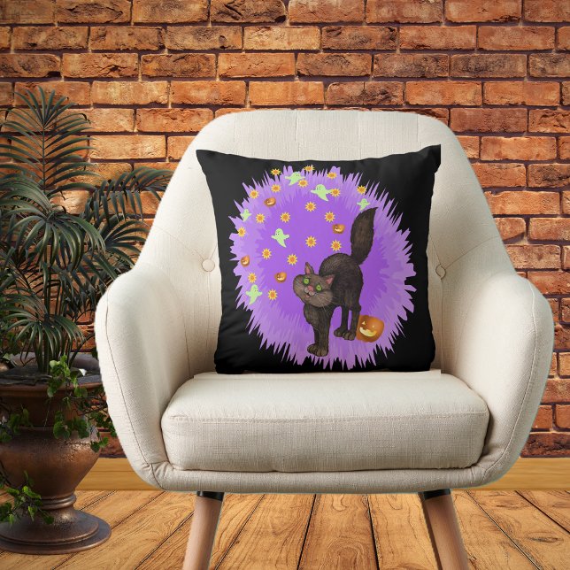 Cute Black Cat Halloween Stars Spöken Pumpkins Kudde (Halloween black cat purple starburst ghosts, stars pumpkins on black decorative pillow.)