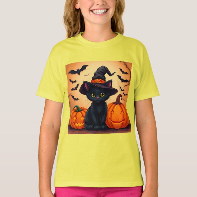 Cute Black Cat i Witch Hat, omringad av Pumpkins T Shirt (Framsida)