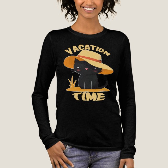 Cute Black Cat in Sun Hat – Vacation Time T Shirt (Framsida)