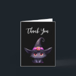 Cute Black Cat med ett Witch Hat Tack Kort<br><div class="desc">Tack för ditt kort med en roligt Halloween-temaillustration för kattälskare. En svart katt med stor svart katt som bär en stor svart häxhatt med en purpur rosa bälte runt bommen.</div>