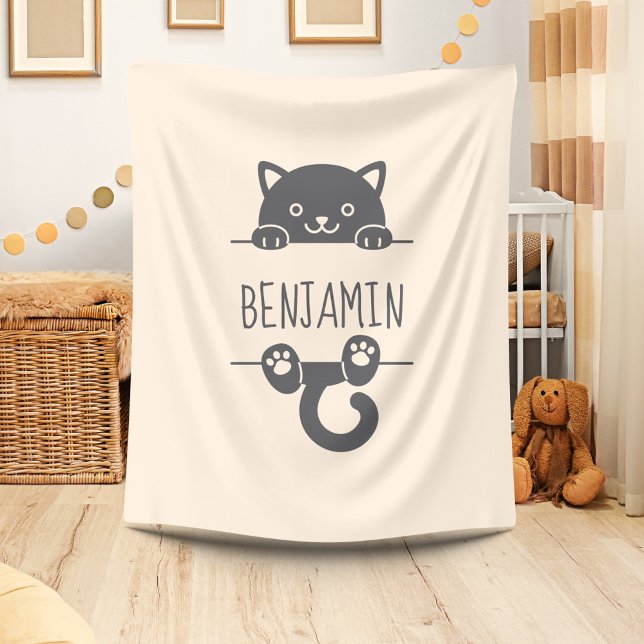 Cute Black Cat Peeking bakom anpassat namn Beige Fleecefilt (Skapare uppladdad)
