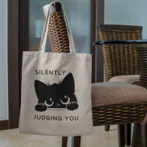 Cute Black Cat som tyst dömer dig