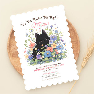 Cute Black Kitten Blommigt Birthday-inbjudan Kat Inbjudningar