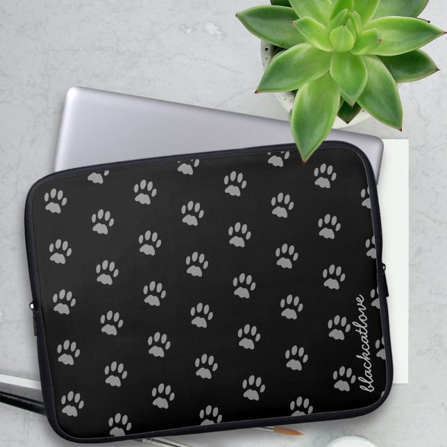 Cute Black och Grått Pet Paw Skriv ut Laptop sleev Fodral (Add your name to this cute black & grey paw print laptop sleeve. Any thing for your cat to sit on)