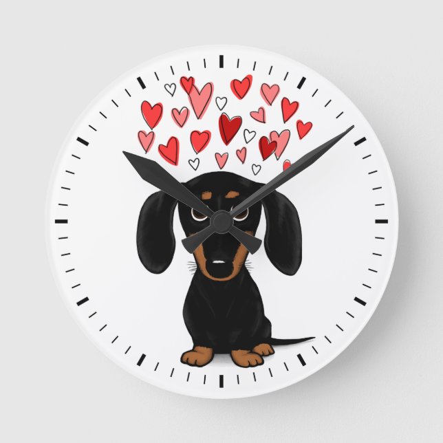Cute Black och Tan Dachshund med hjärtan Rund Klocka (Framsida)