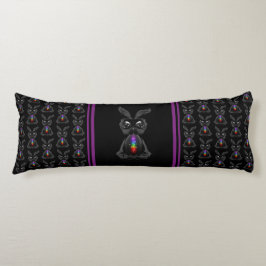 Cute Black Rabbit med Chakra Rainbow Soul Kroppskudde